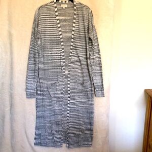 Lucky Brand maxi open front lightweight gray ombre cardigan with pockets small